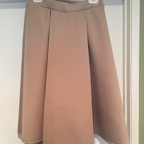 Skirt. Never been worn. - Picture 1 of 2
